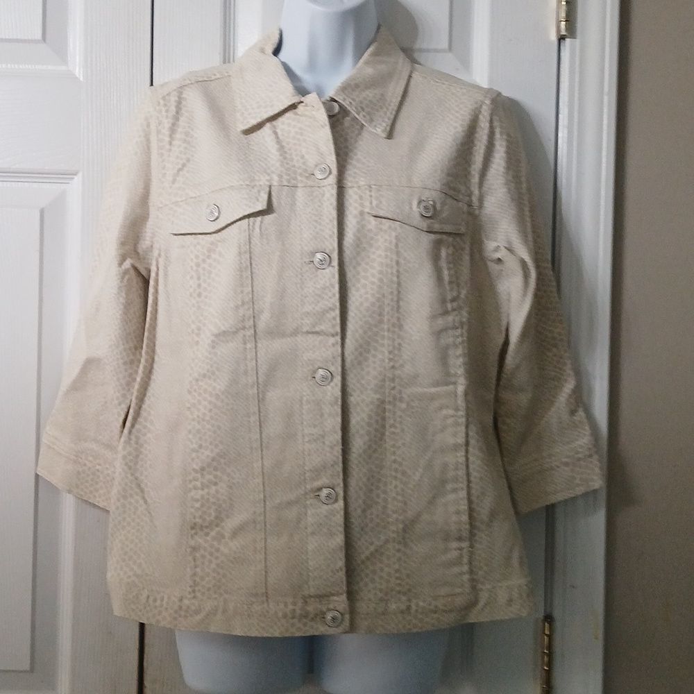 D & Co Denim and Co tan white snakeskin print denim jacket Sz S NWOT
